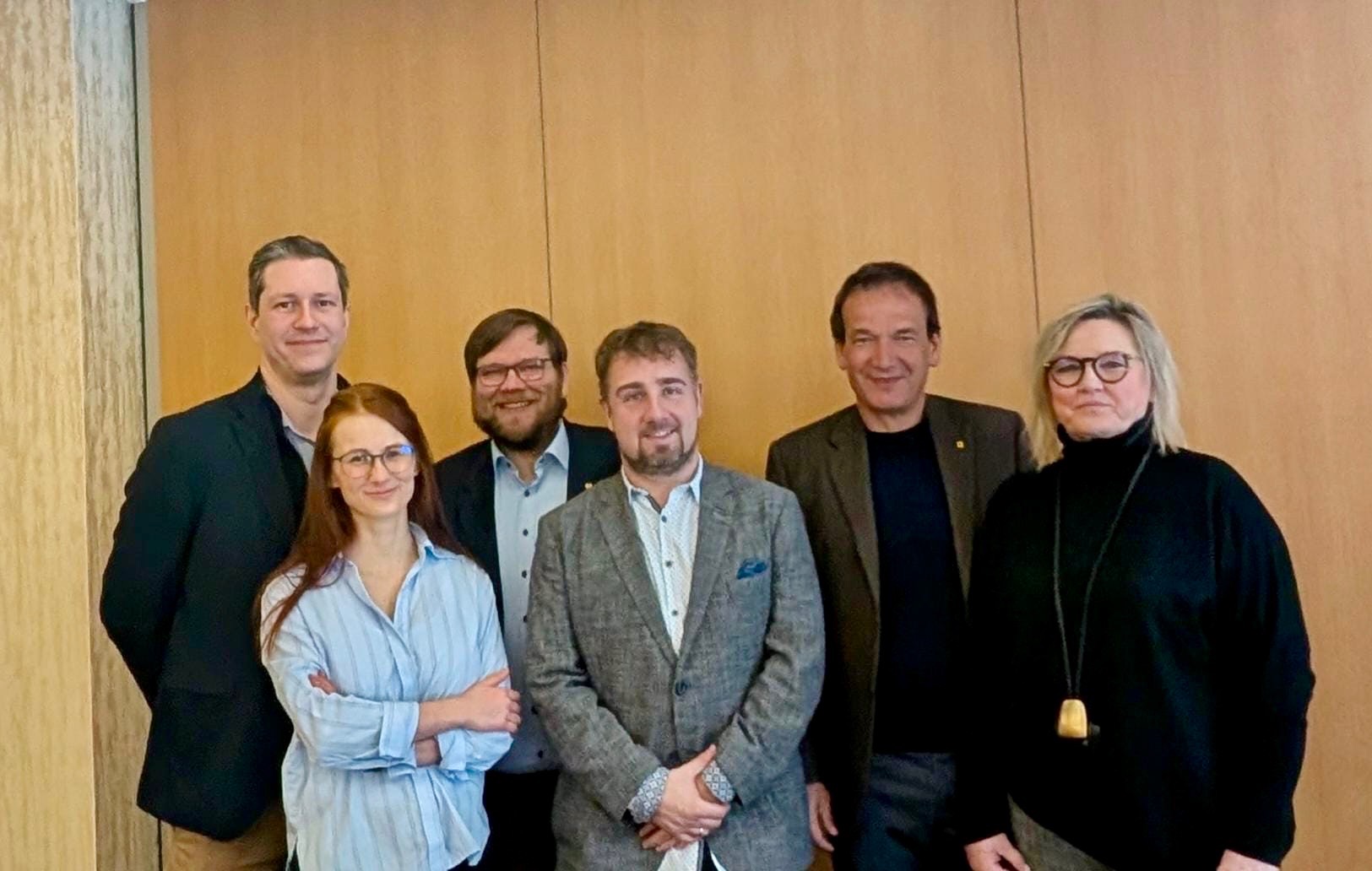 Von links: Thomas Werthmann, Johanna Engel, Guido Kosmehl (MdL), Maximilian Philipp, Andreas Silbersack (MdL) und Kathrin Tarricone (MdL)